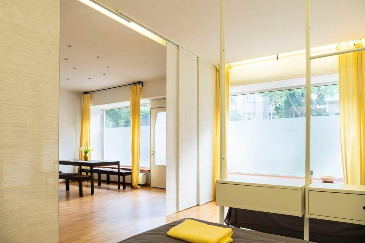 One Bedroom Neukoelln Apartment *