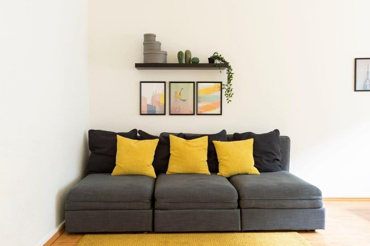 One Bedroom Neukoelln Apartment *